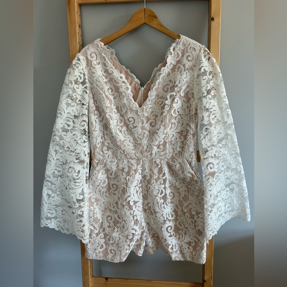 NIKIBIKI White Lace Long Sleeve Romper with Front Slant Pockets Size L